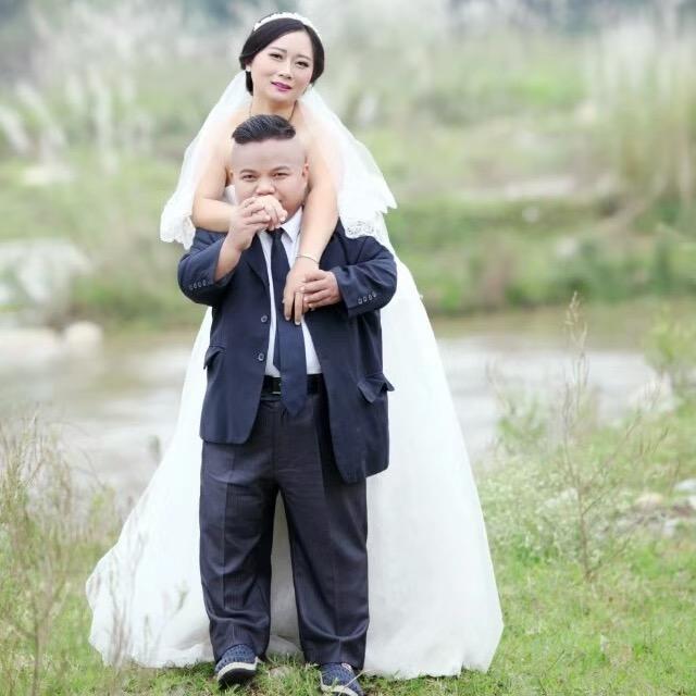 阿黑哥（袖珍夫妇）