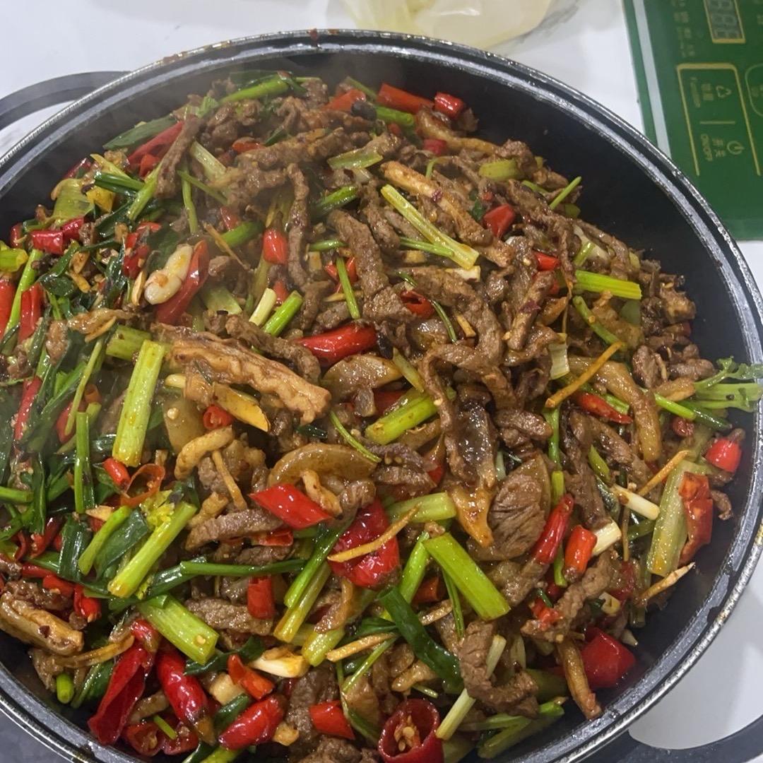 干锅牛肉。