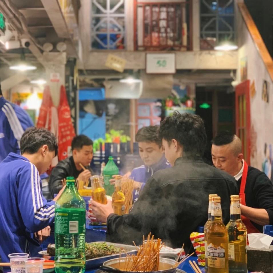 反方向的中.