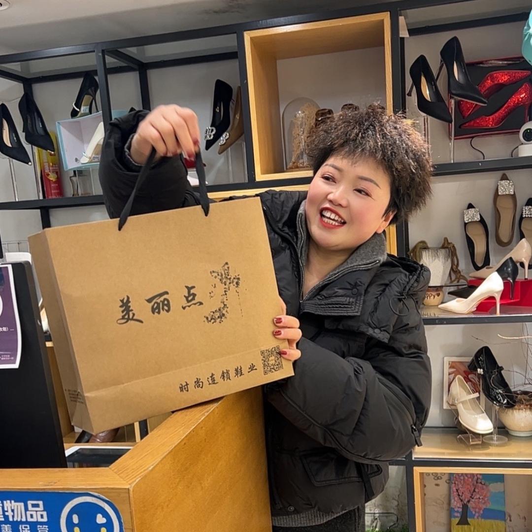 潮鞋大丰美丽点大姐姐