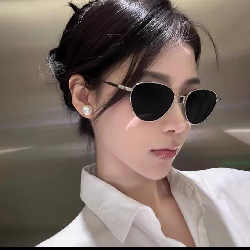程闪闪女装