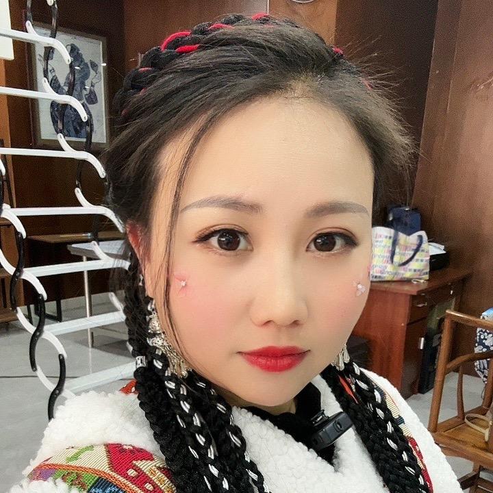 凤凰古城小薇吃喝玩乐