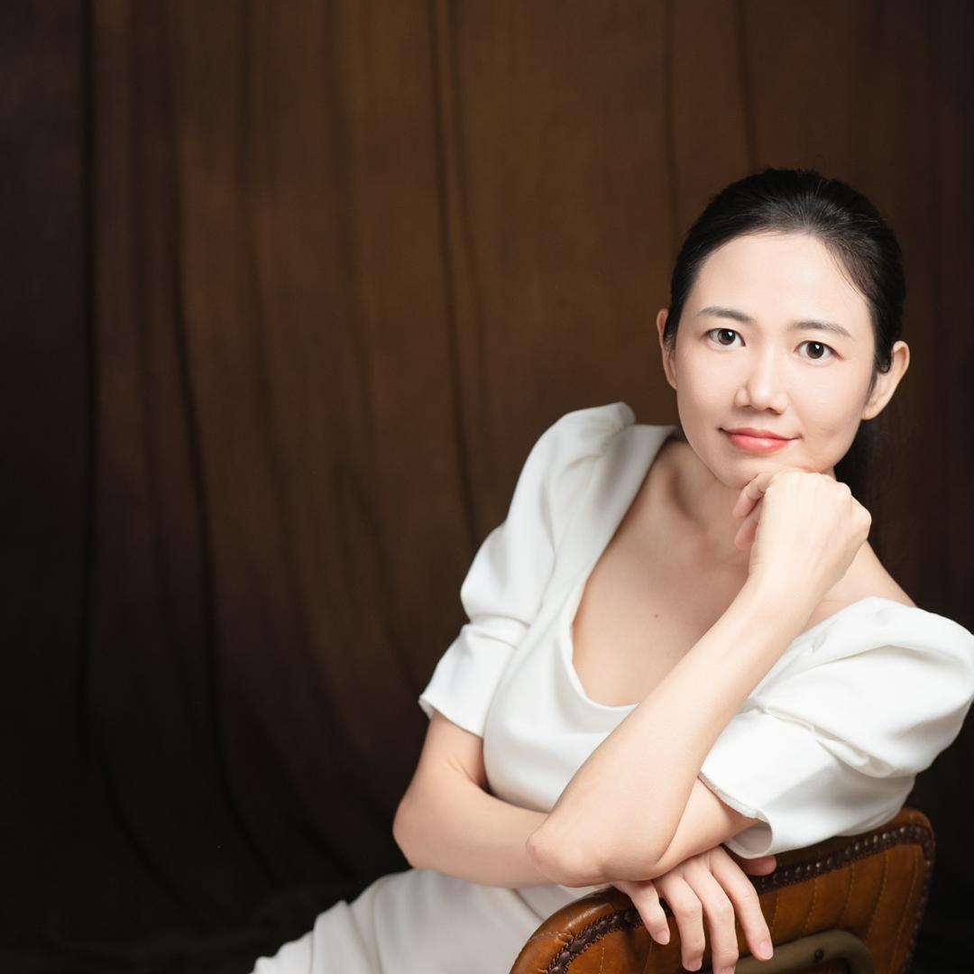 加席地产经纪Lindy