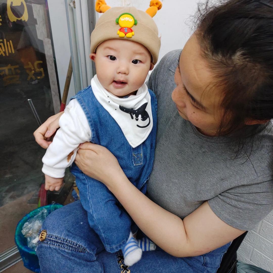 哲睿妈妈（单亲妈妈）