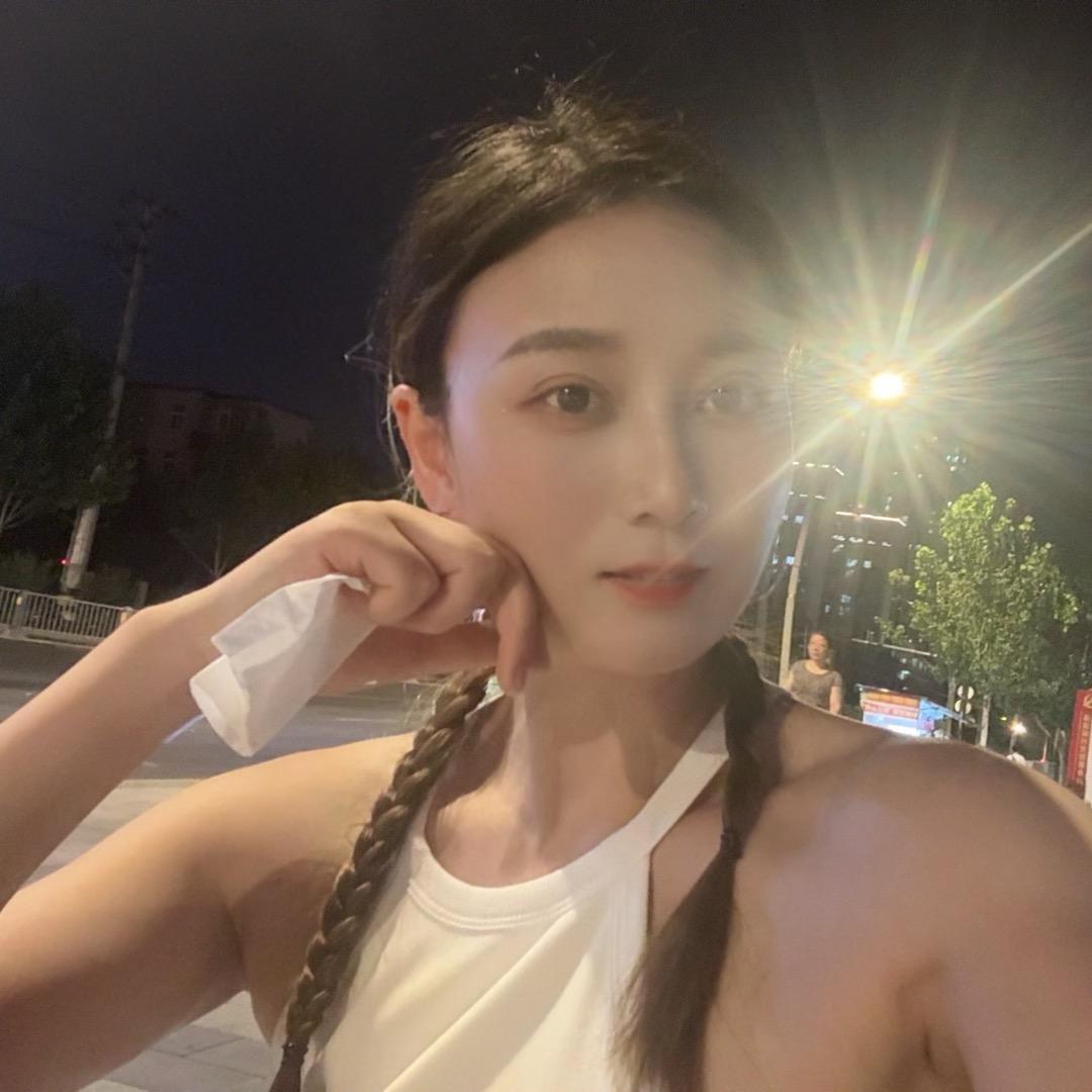 小姐姐炒饭（罗憨憨）