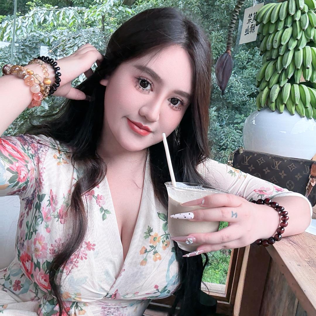 可可穿搭在橱窗
