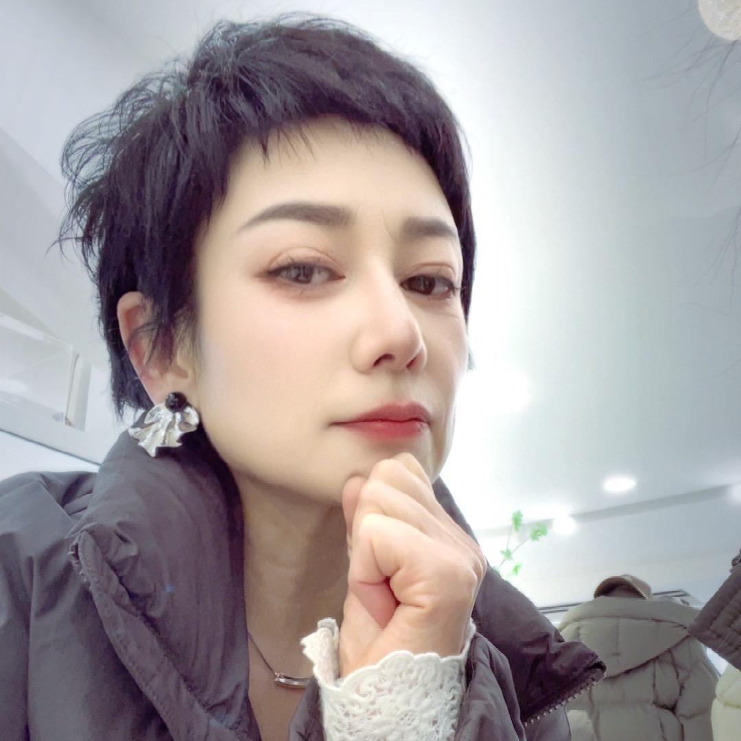 长垣艾尚雪女装纪姐