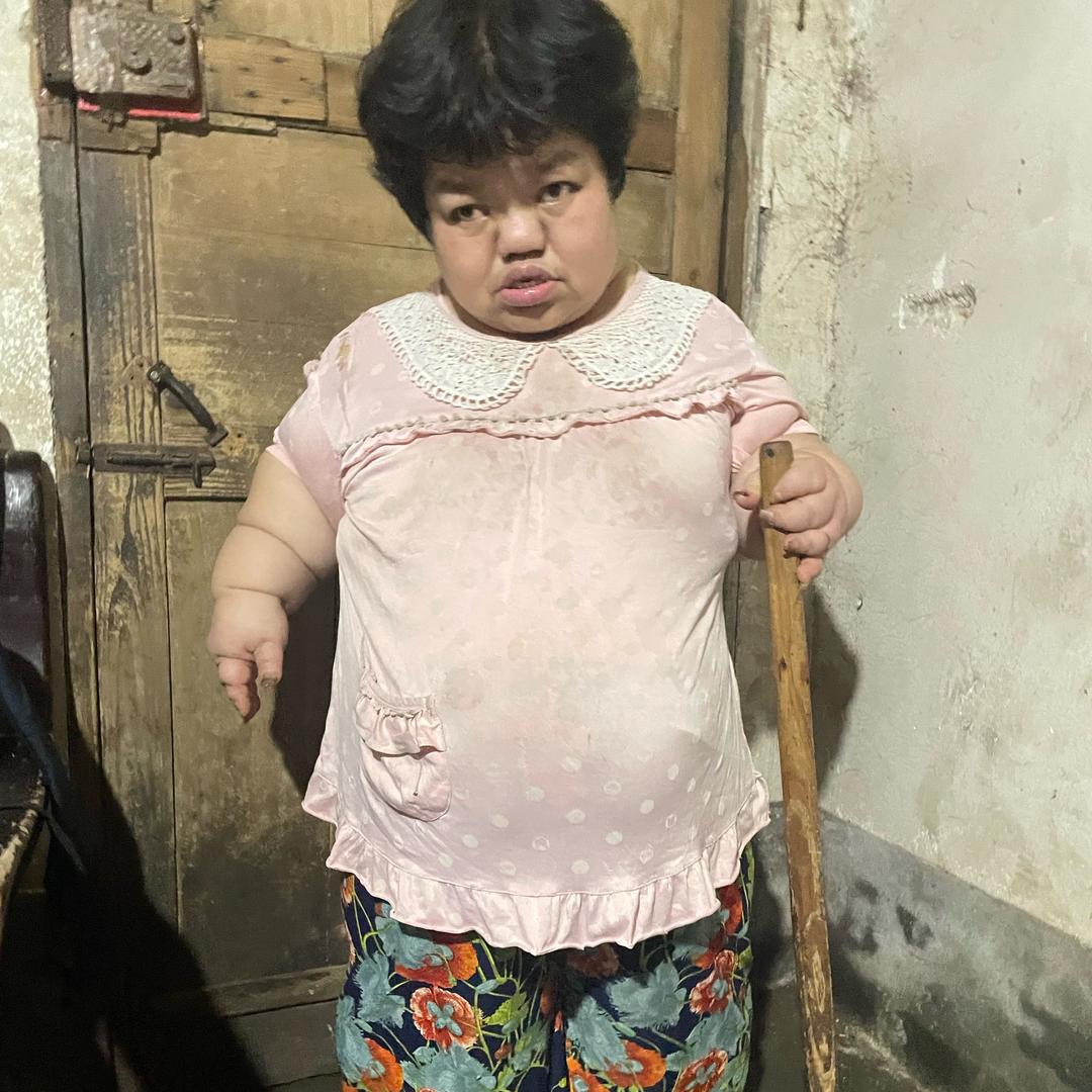 农村袖珍人凤姐：成年人直播