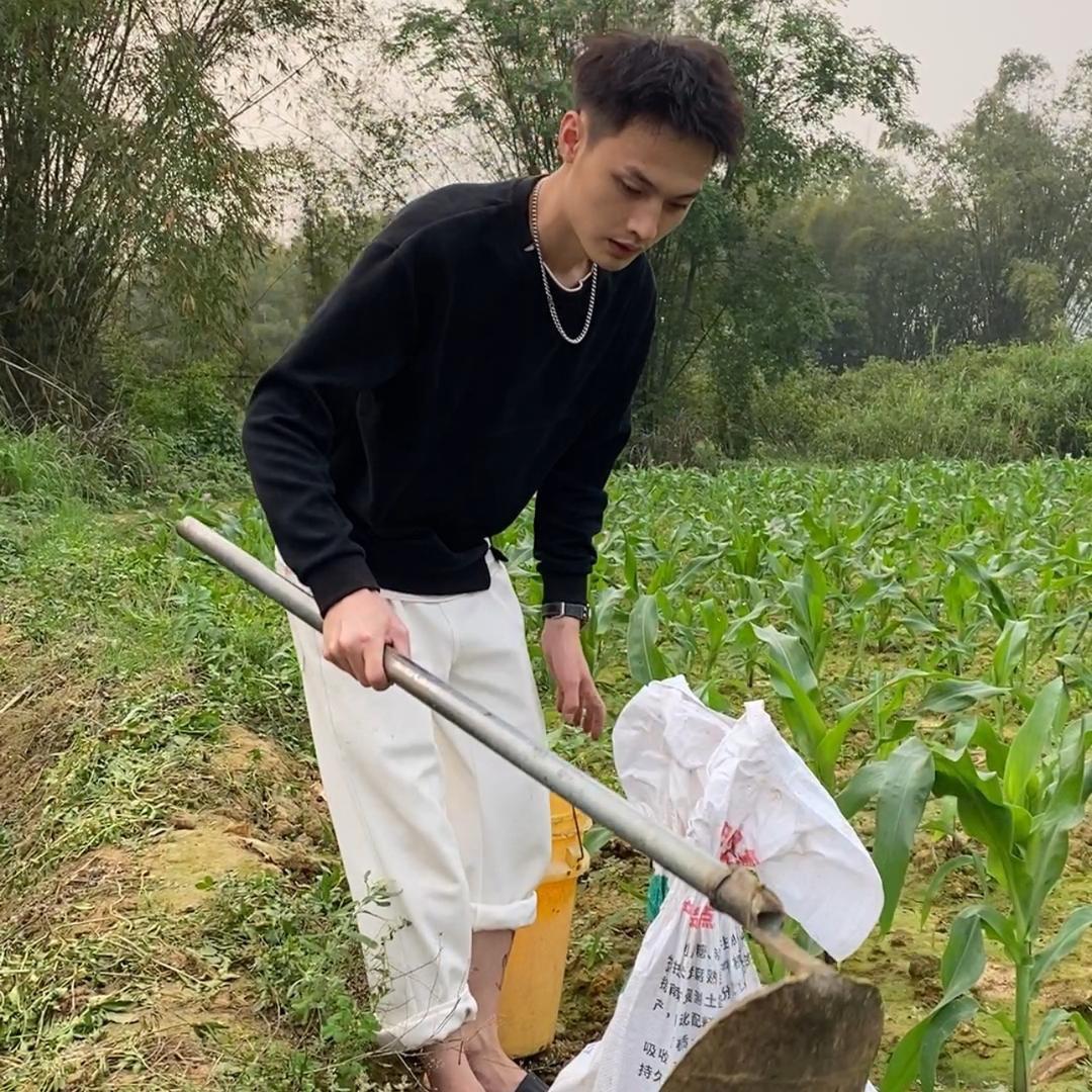 蓝俊（益路前行）
