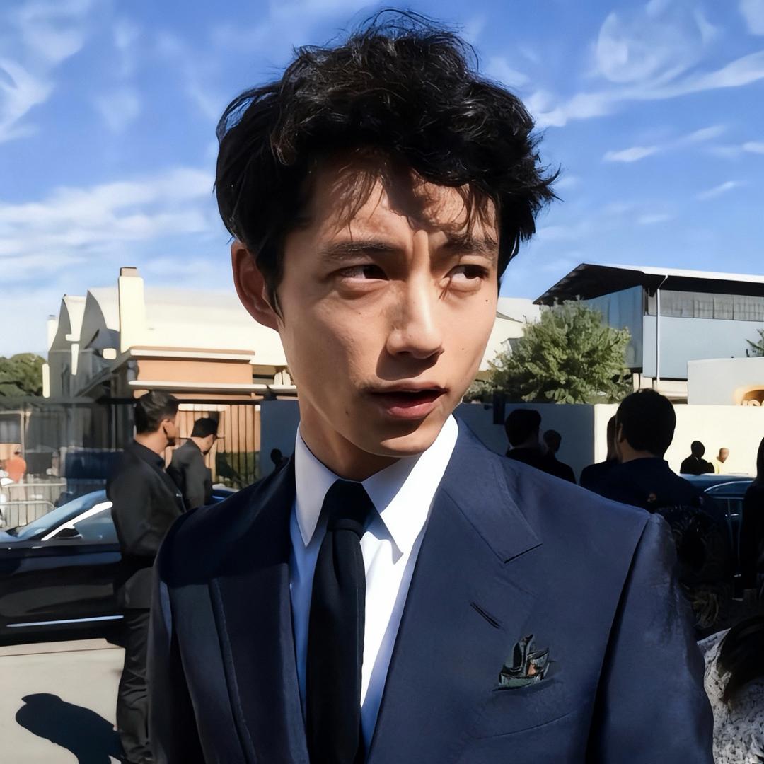 坂口健太郎.