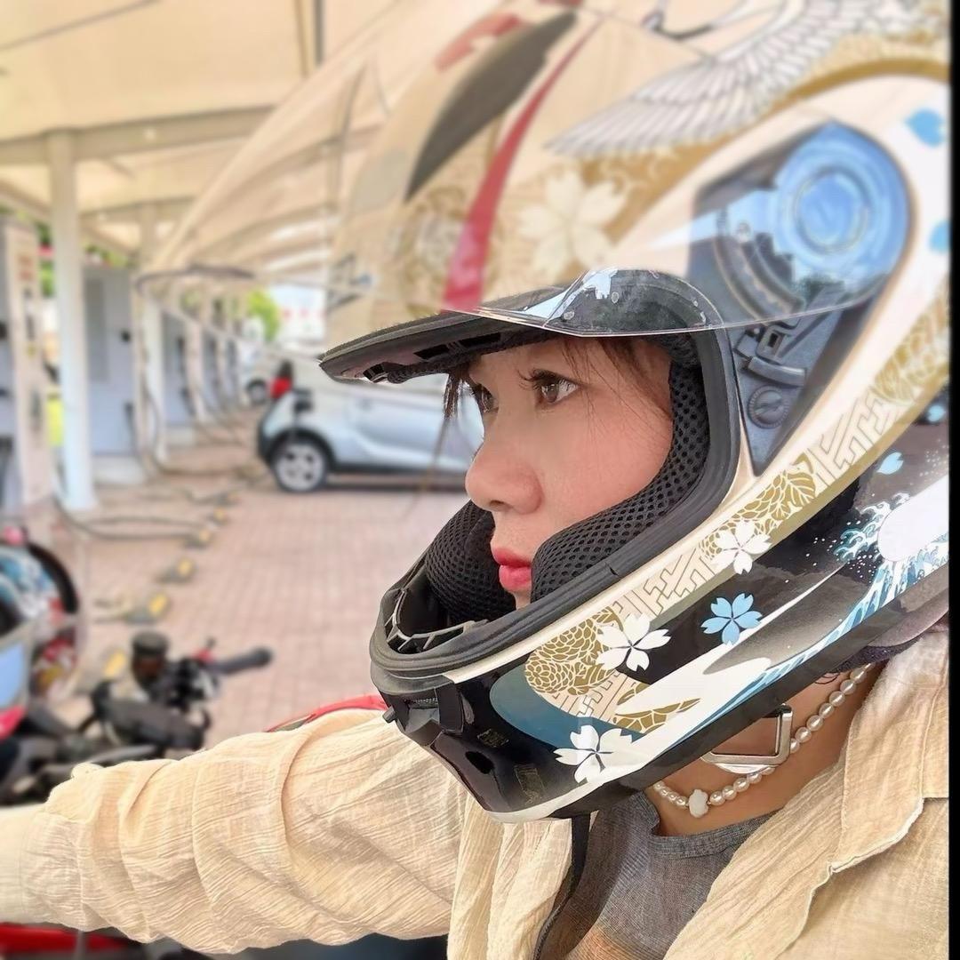 倪丽