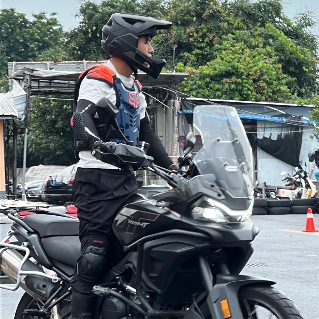 刘教练玩机车