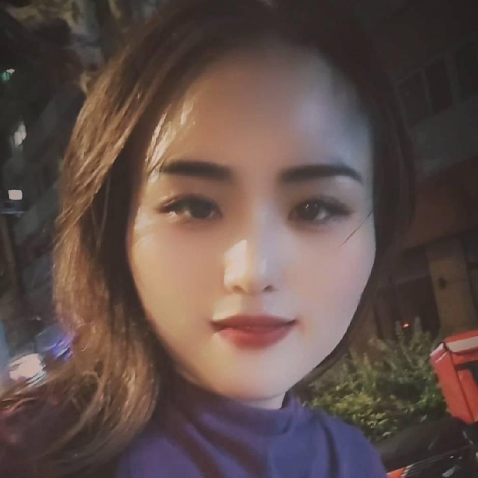 卖水果的小菇娘