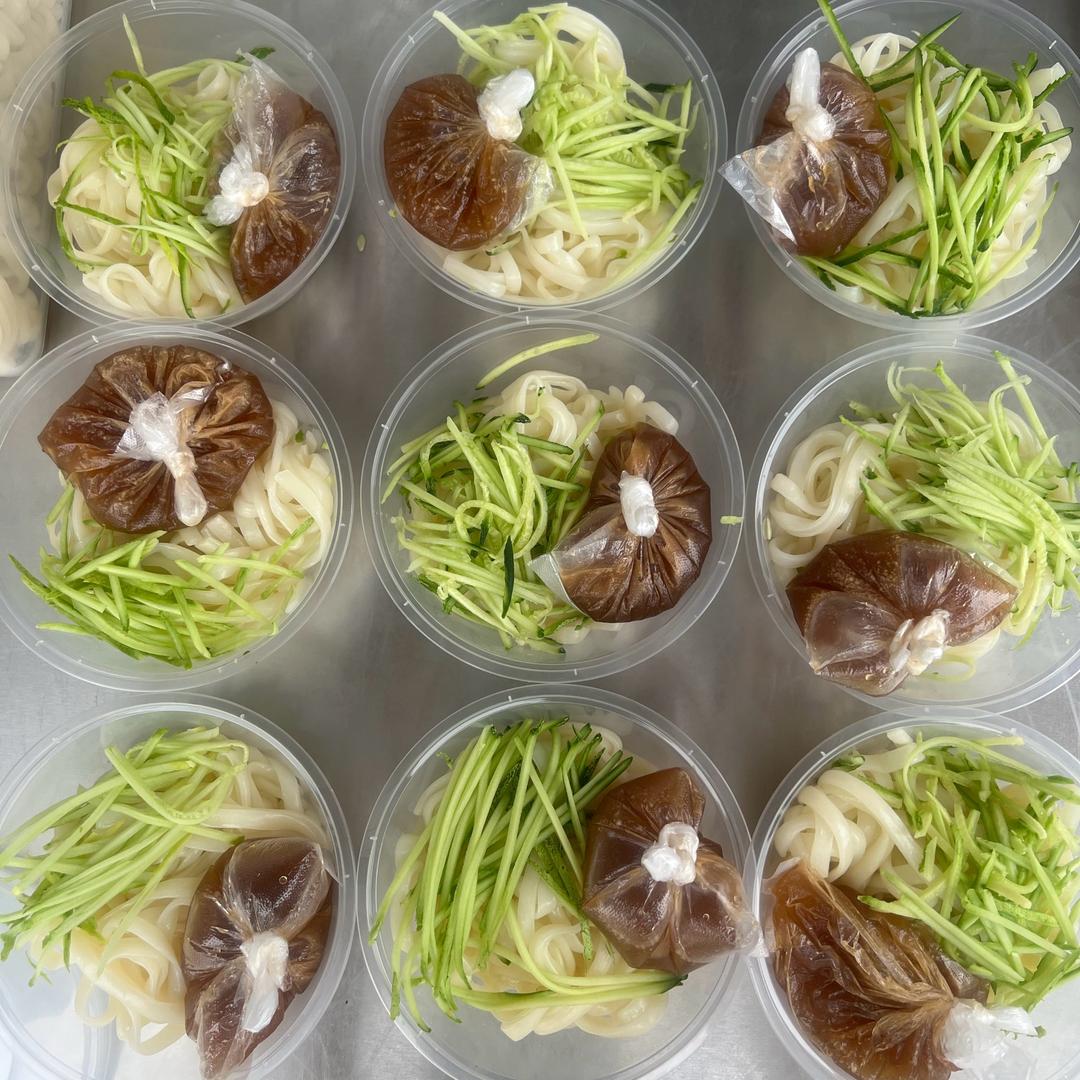 在于田卖陕西凉皮的蕾蕾