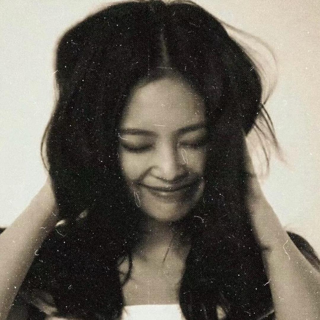 依 然·