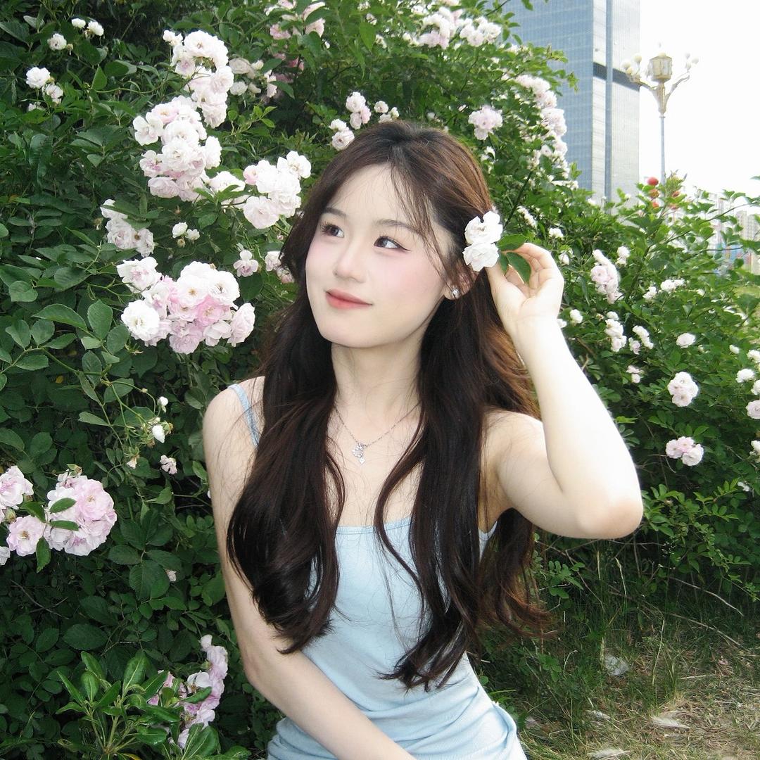 姌然