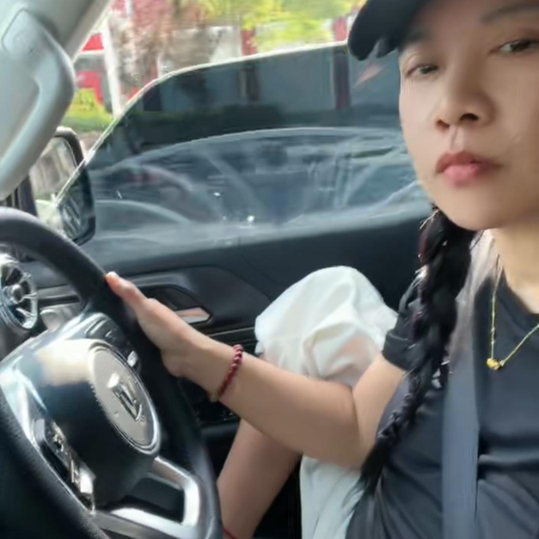 卖菇凉的小火柴