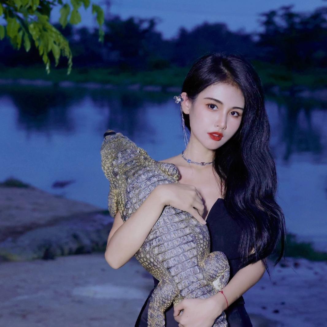 鳄妹珠珠（鳄鱼油养肤）
