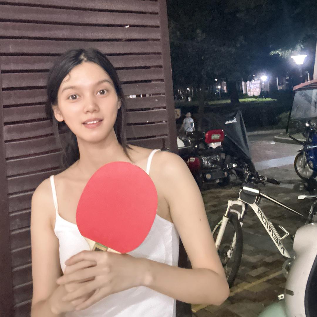 热爱乒乓球运动的爽爽