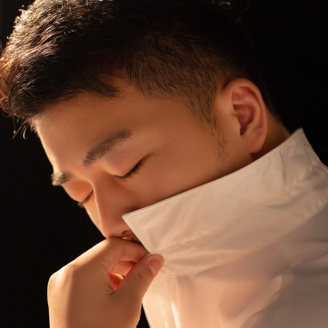 A.  思 哲