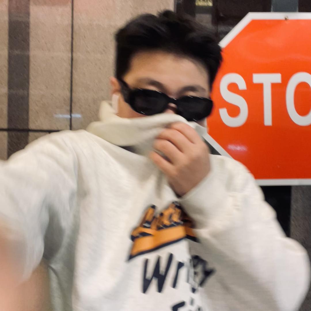 帅气鲨鱼🦈