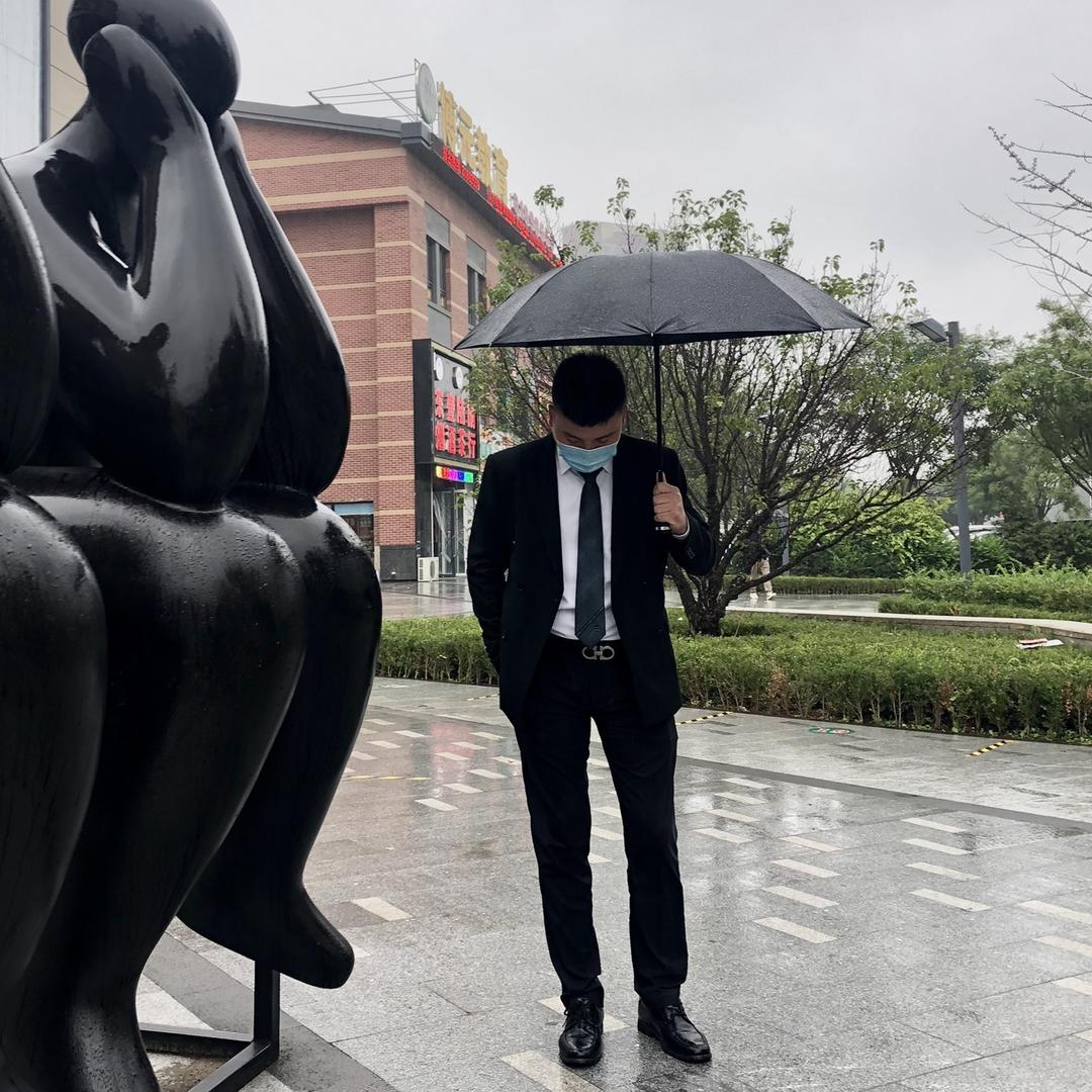 小江.