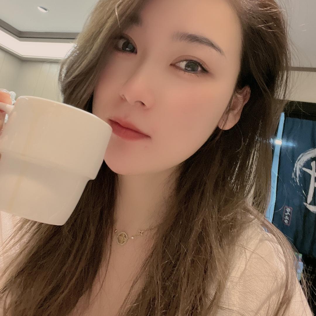 @初颖