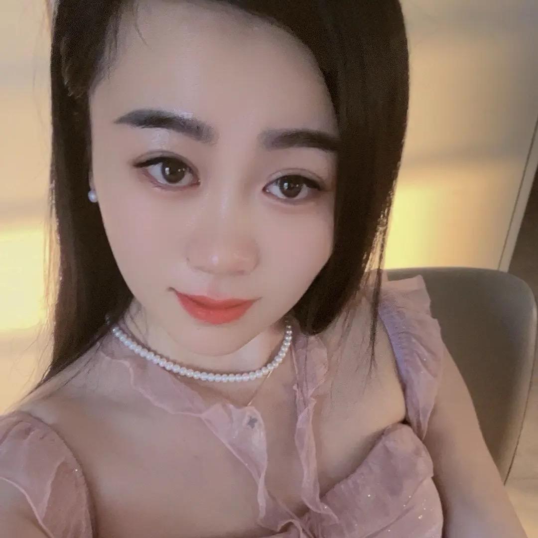 在白泉开店的翩翩小姐姐