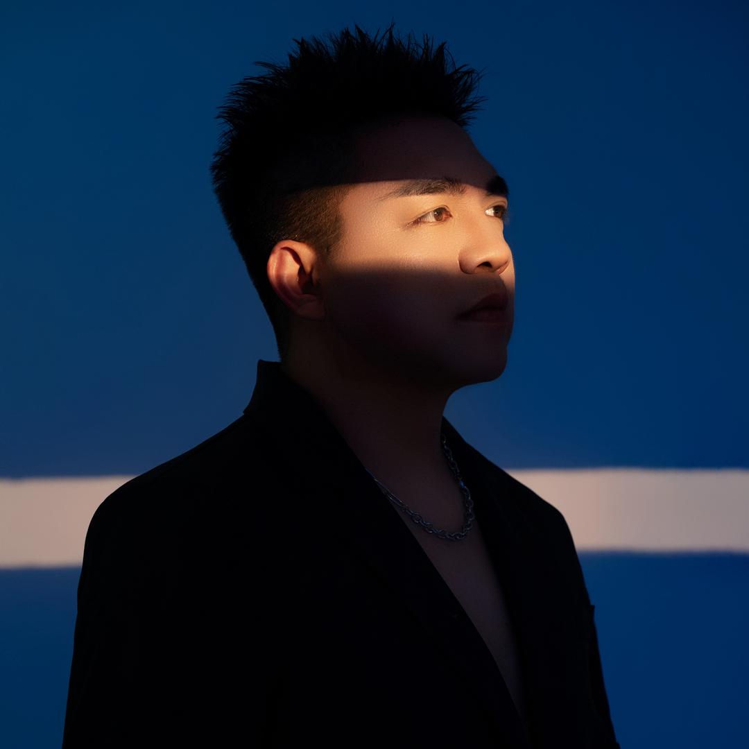 大白🎤在车上