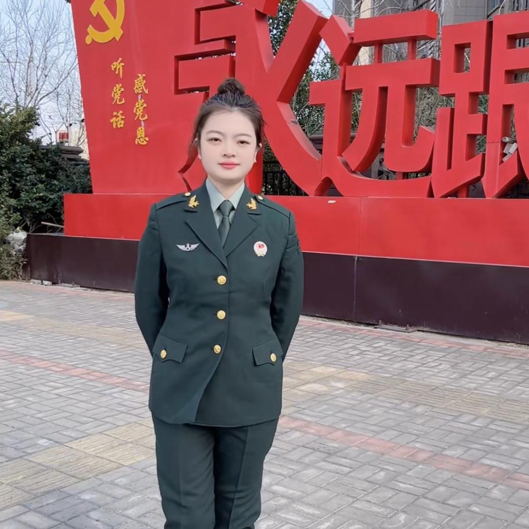 萱萱（退役女兵）