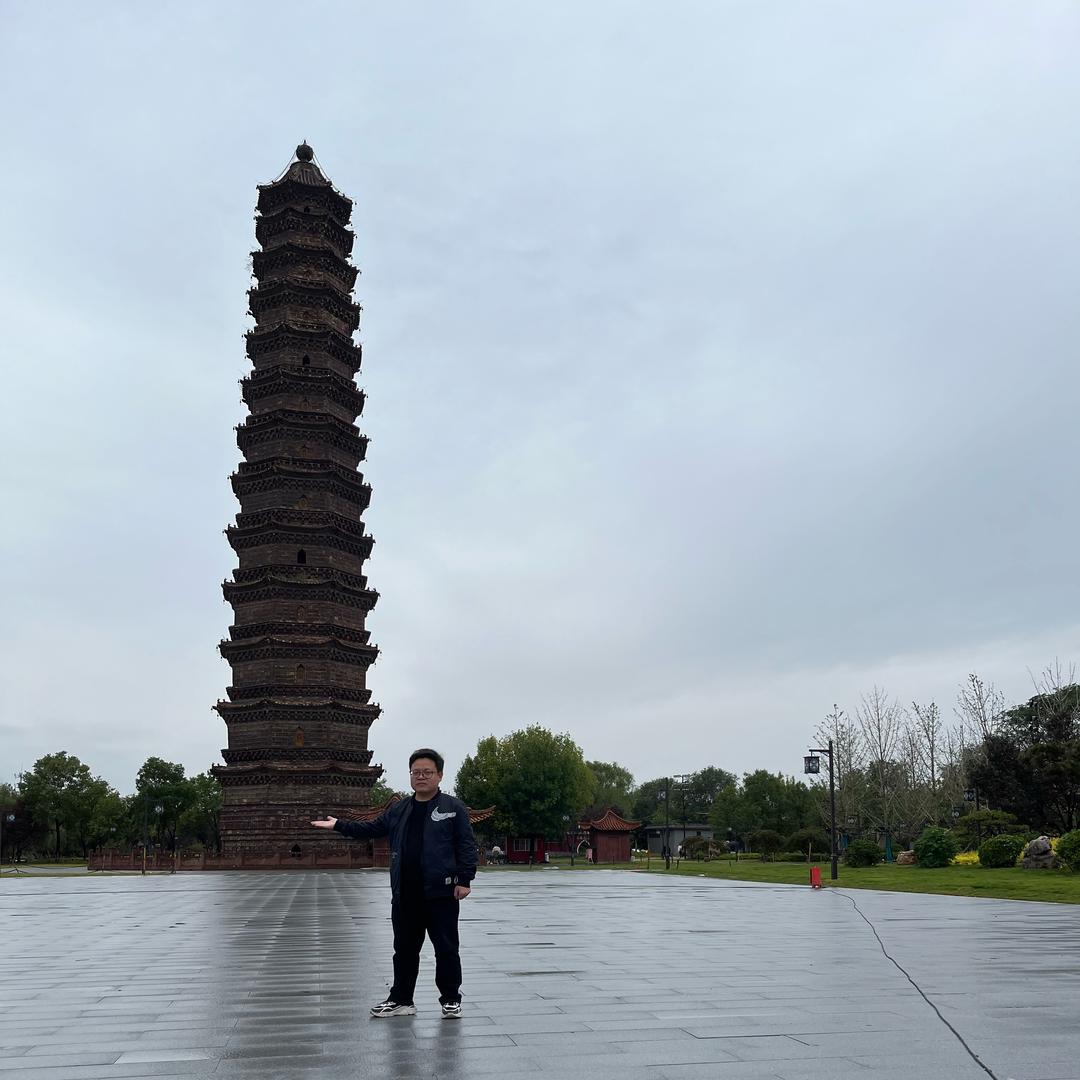 李 某