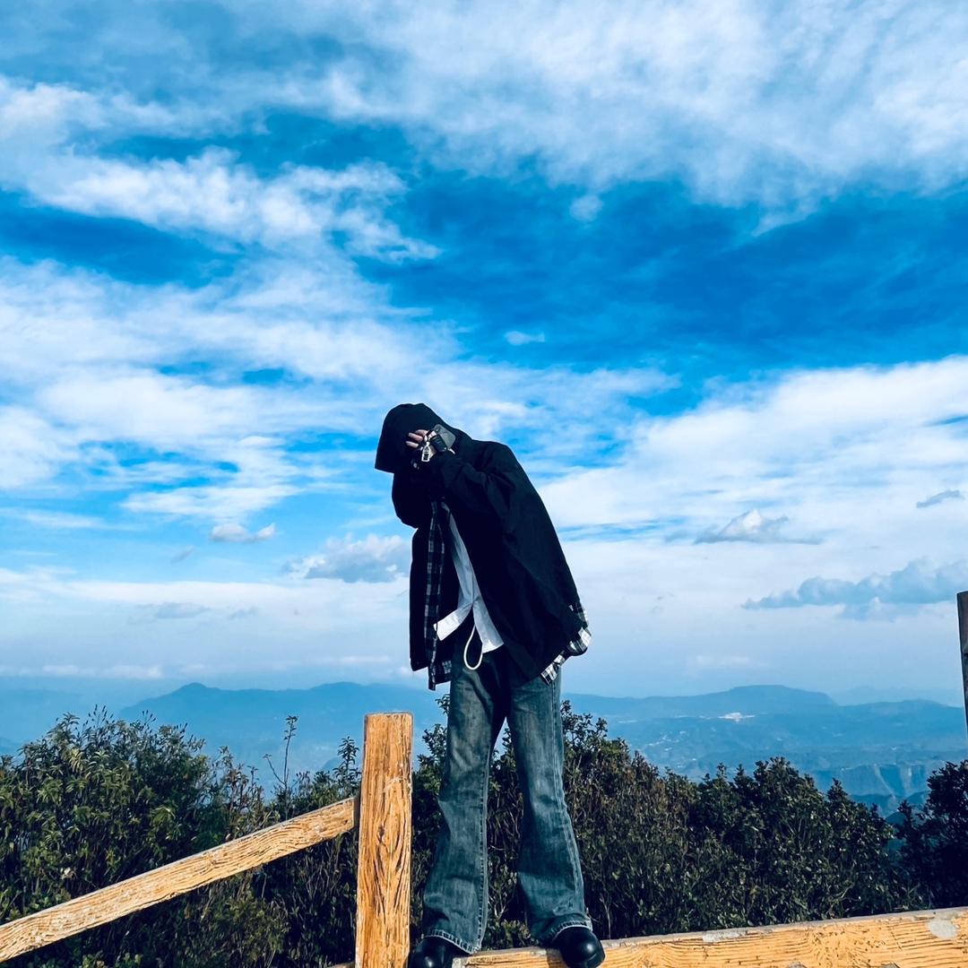 龙哥说 （小包爱烫发）