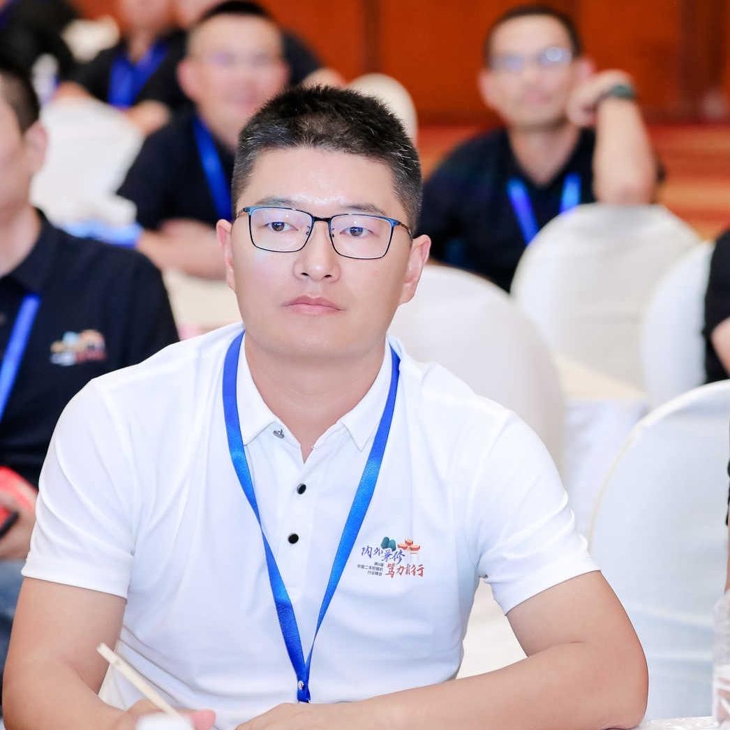 云南之巅机械-卡特挖掘机