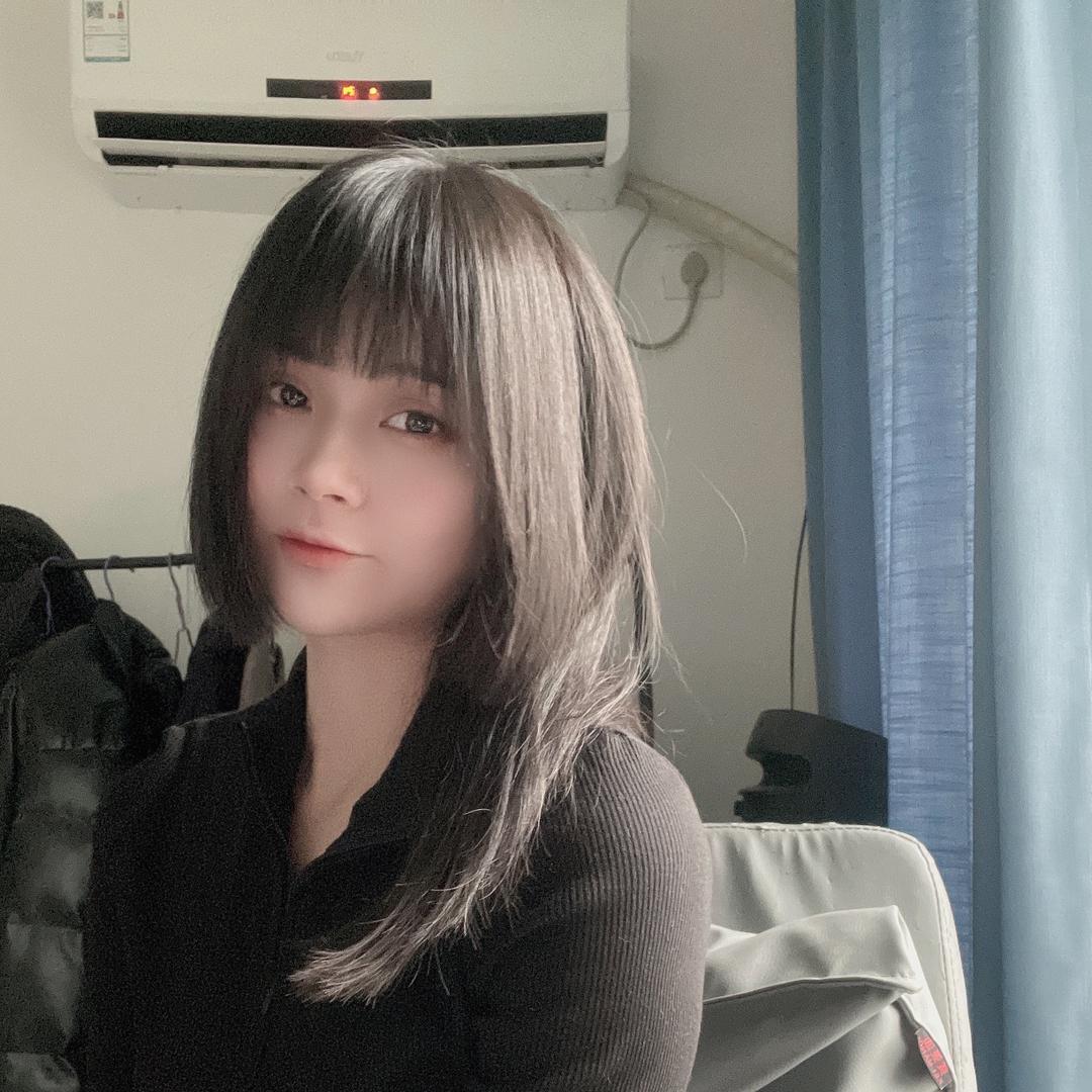 Luo奔的小黑猫
