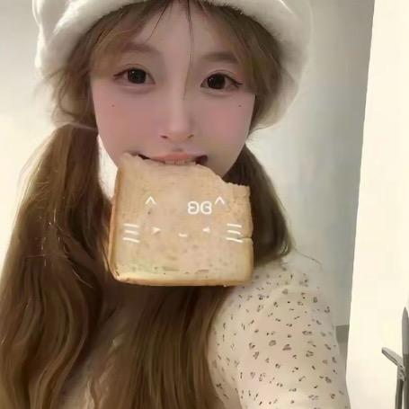 猪妞爱吃火鸡面