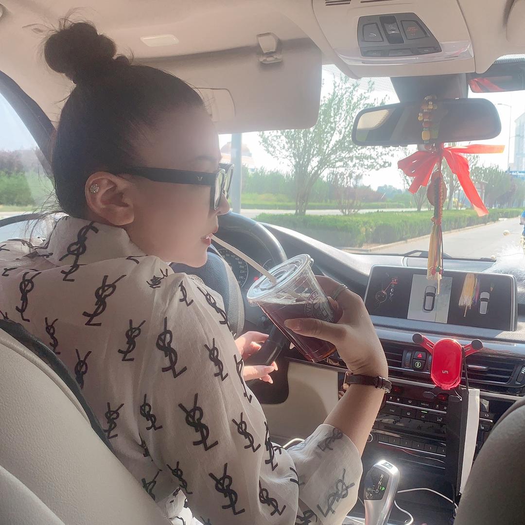 爱跳舞的丽丽