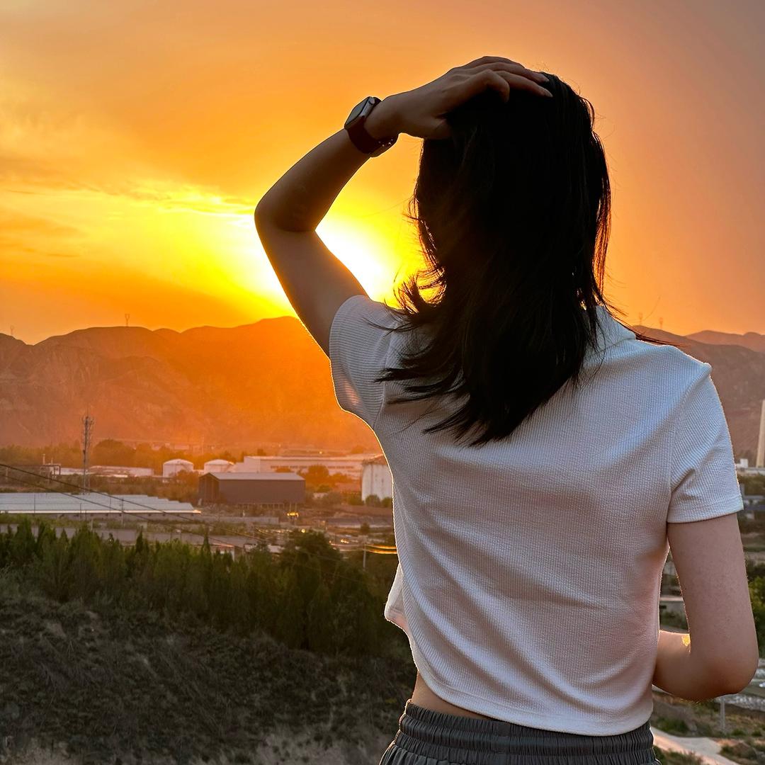一个骨子里很二的女人