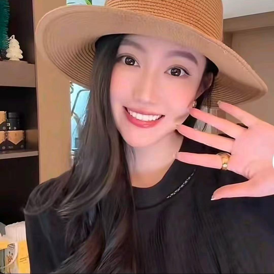 大李Dali~(精致穿搭)