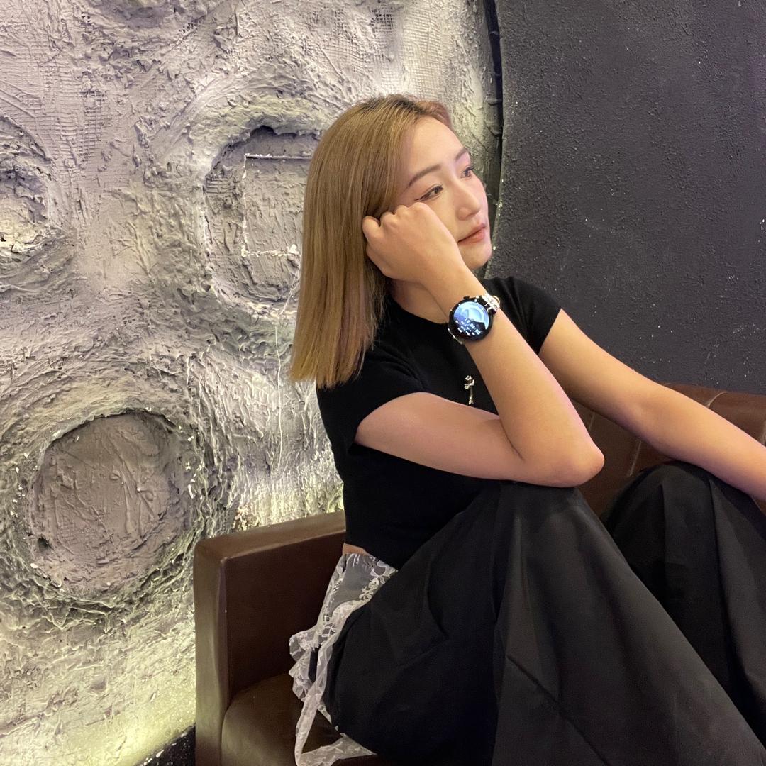 Liu•彩霞🖤