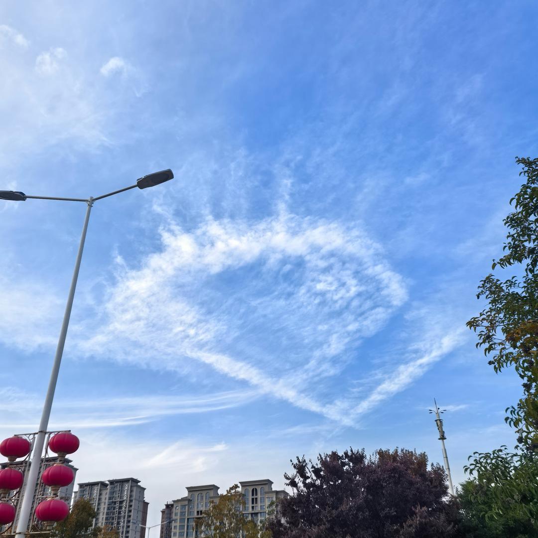 看👀天空好美哦