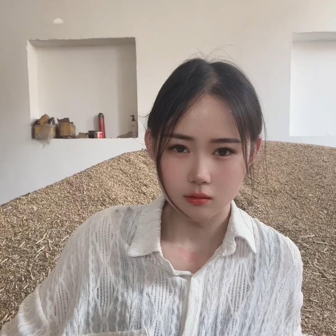 娜娜开农机