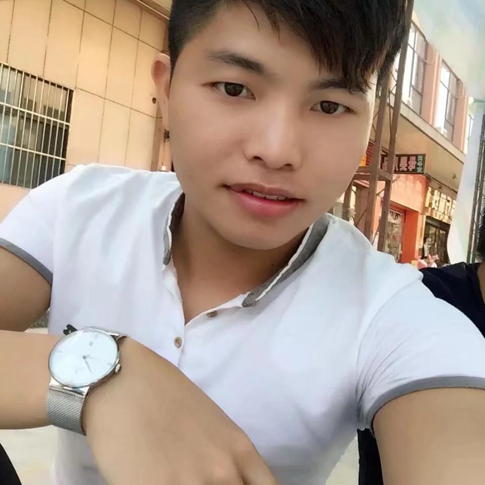 粤K…小崔、承接复合板铁皮管安装工程。