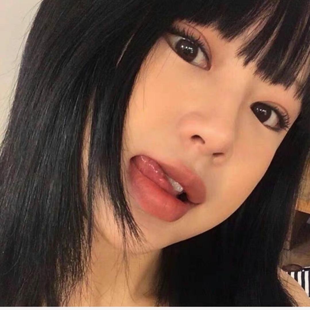 让她一个人呆会