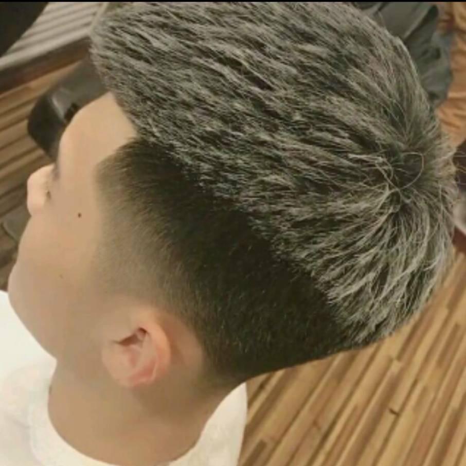 松果三郎。