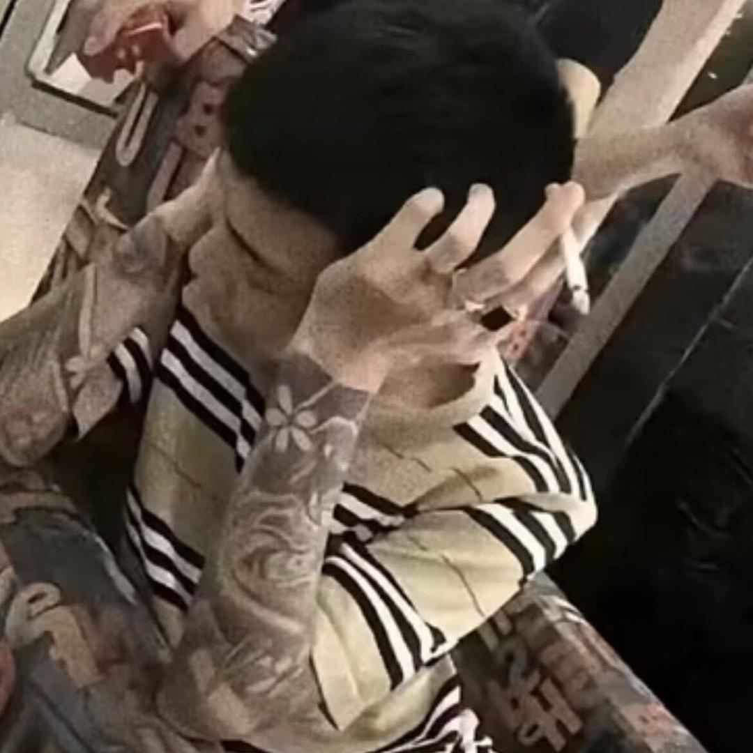 黑.