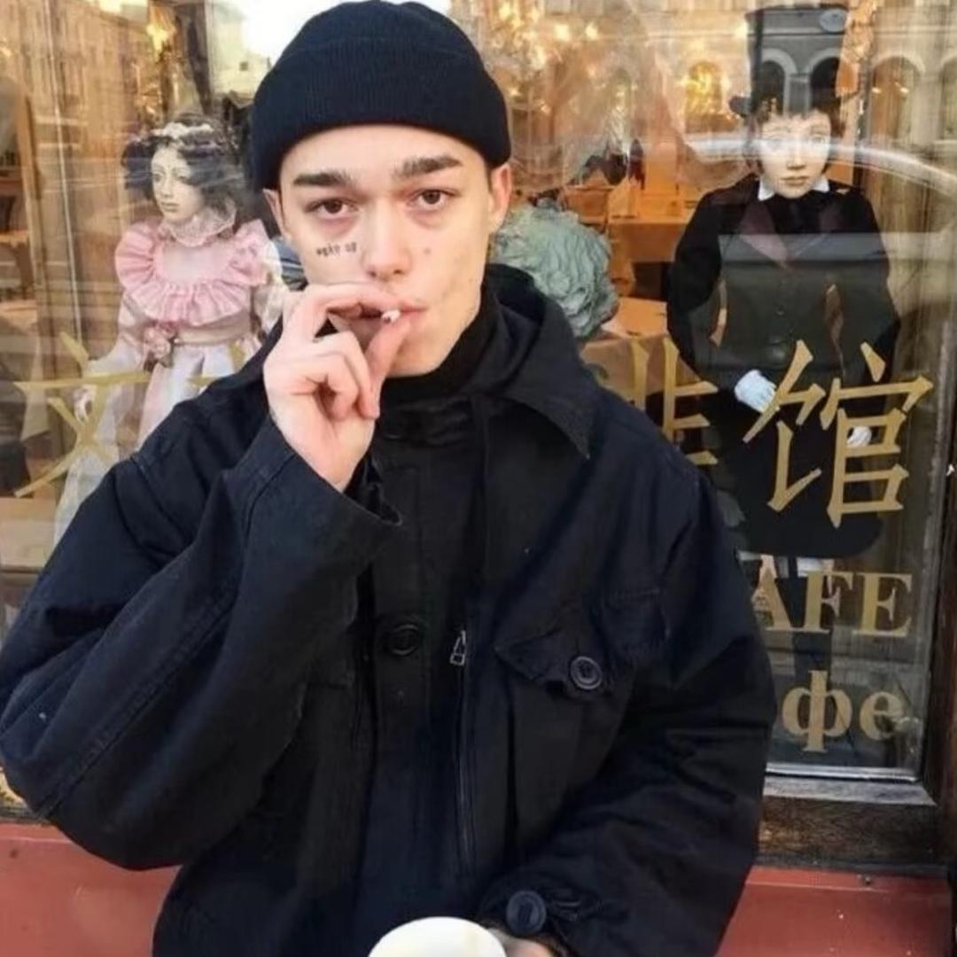 抱着星星等天亮