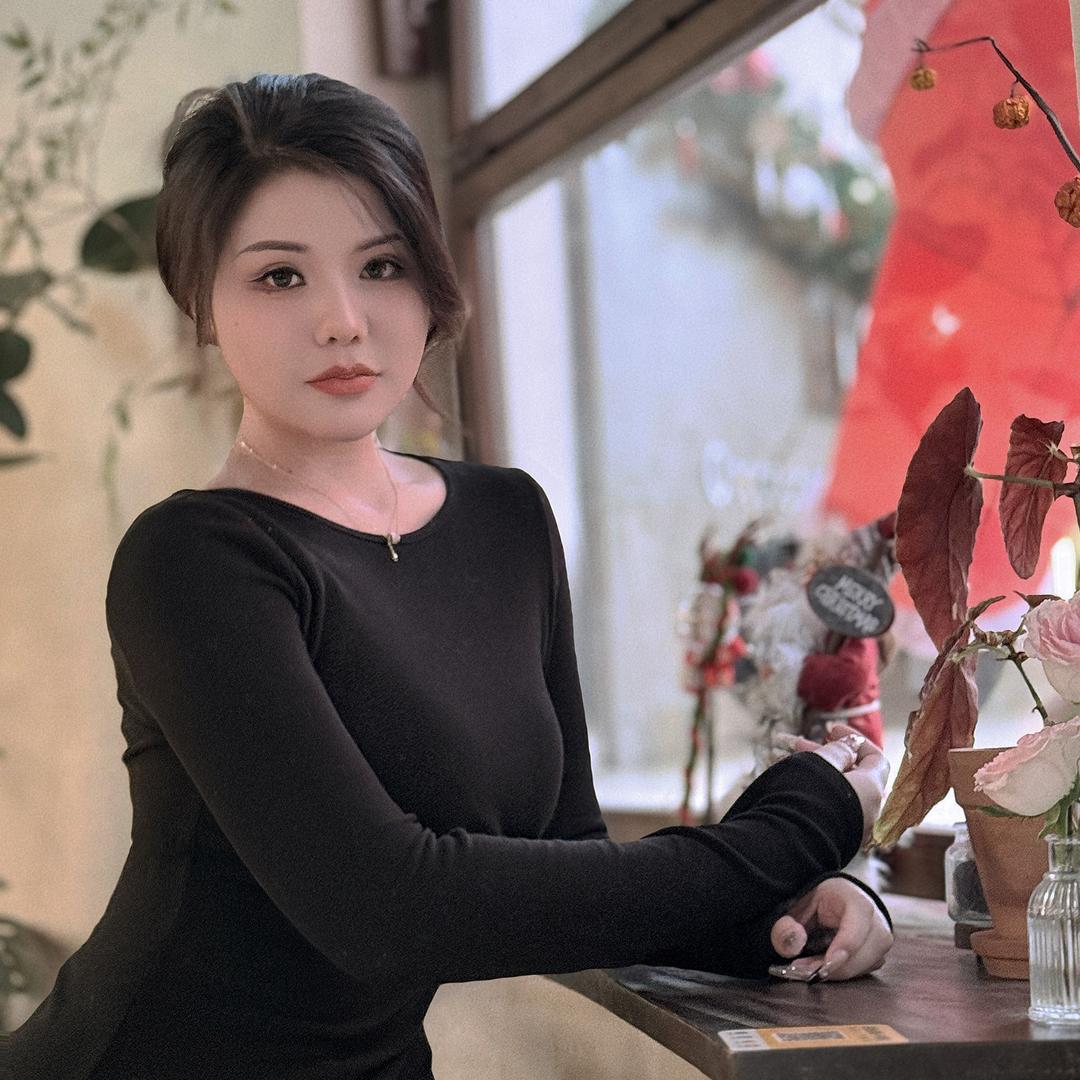 腼腆小美