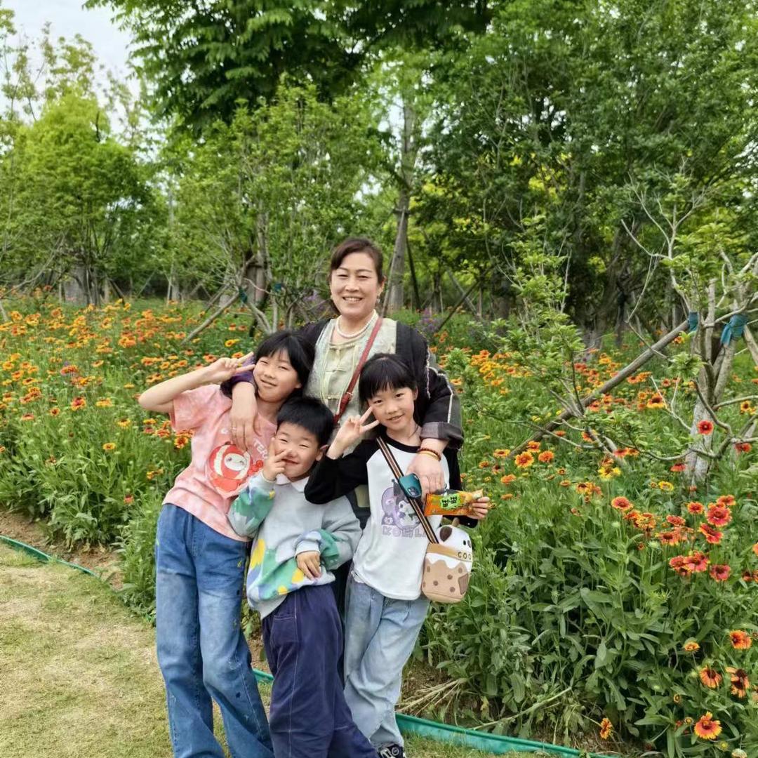 三个宝贝的外婆71.年的金🐷