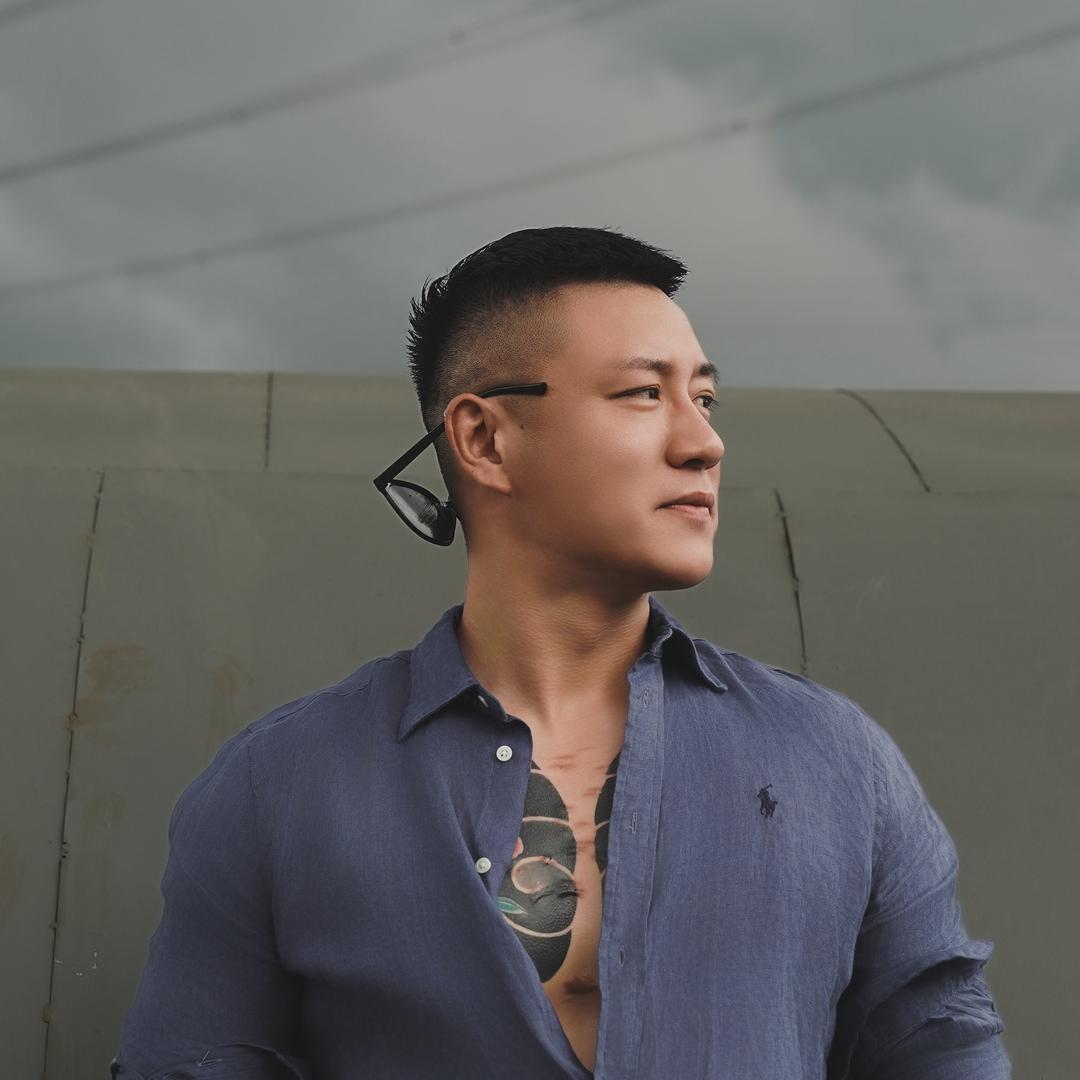 张 威阳.