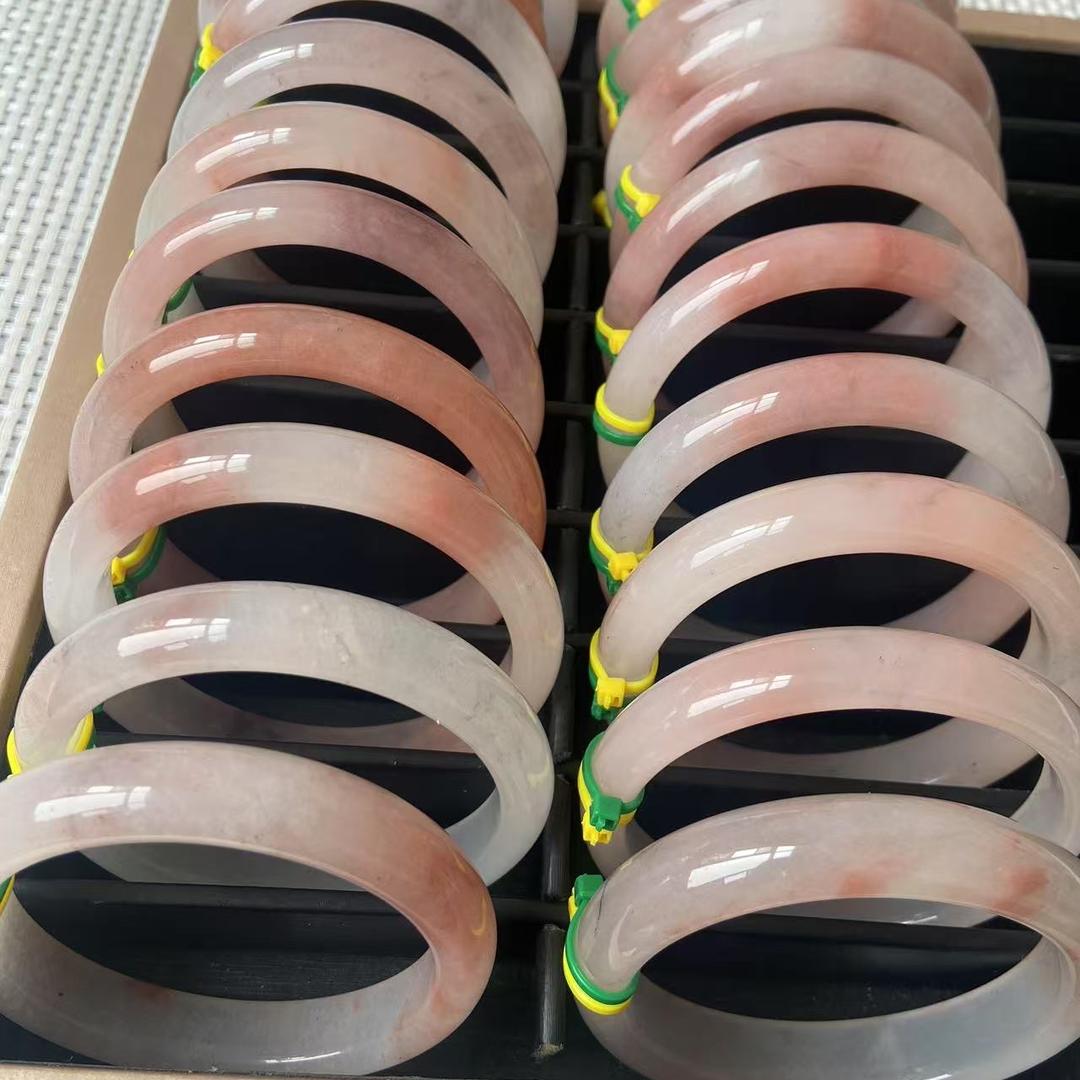 隆瑞玉手镯工厂店